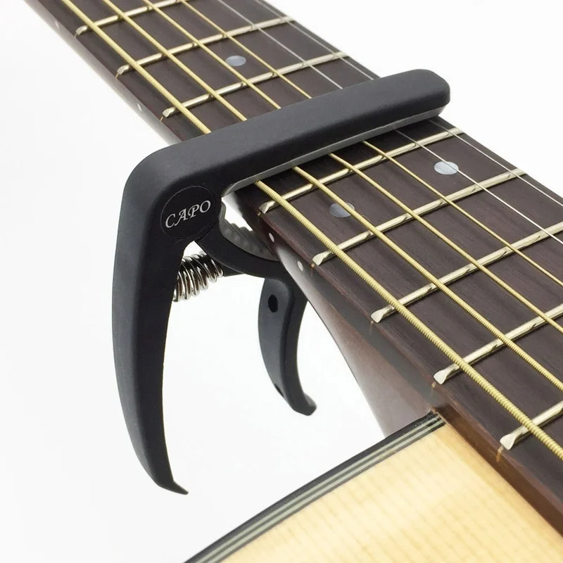 Plastikowy Capo gitarowy na 6  – Musical Instrument Names recenzja i cena
