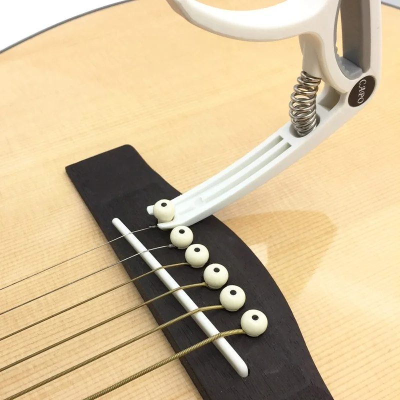 Plastikowy Capo gitarowy na 6  – Musical Instrument Names recenzja i cena