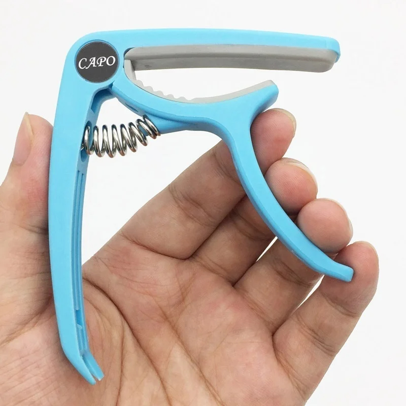Plastikowy Capo gitarowy na 6  – Musical Instrument Names recenzja i cena